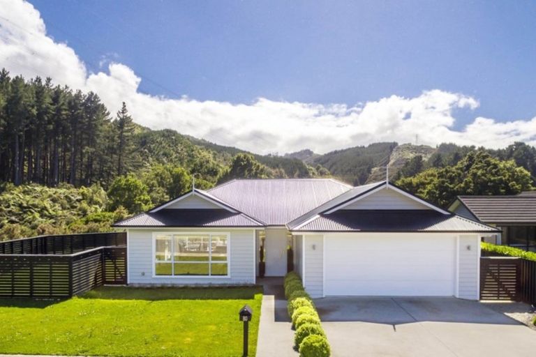 Photo of property in 80 Riverstone Drive, Riverstone Terraces, Upper Hutt, 5018