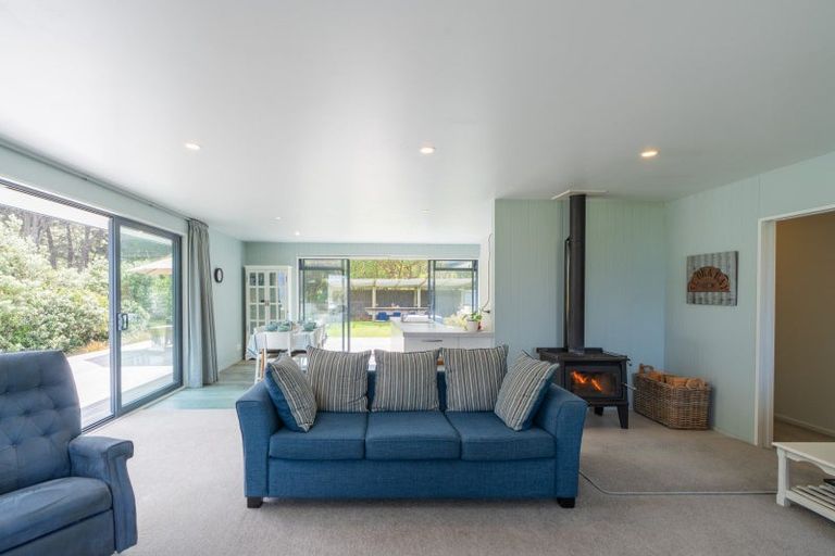 Photo of property in 904 Te Oka Bay Road, Te Oka, Little River, 7591