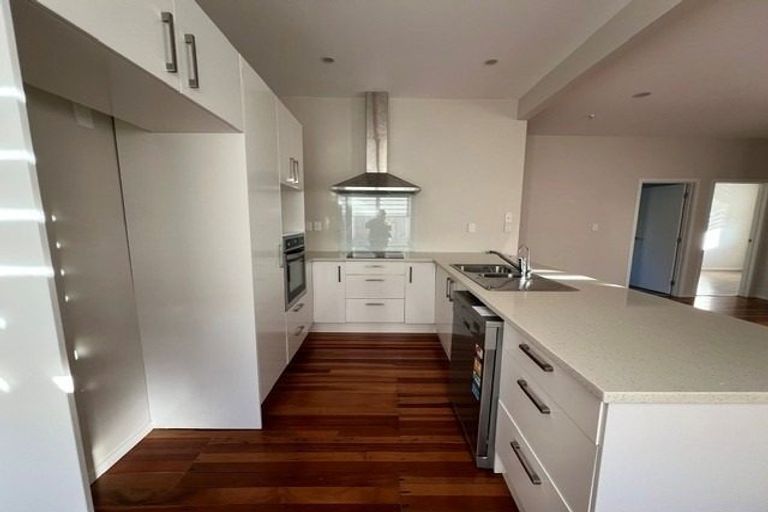 Photo of property in 41 Clayburn Road, Glen Eden, Auckland, 0602
