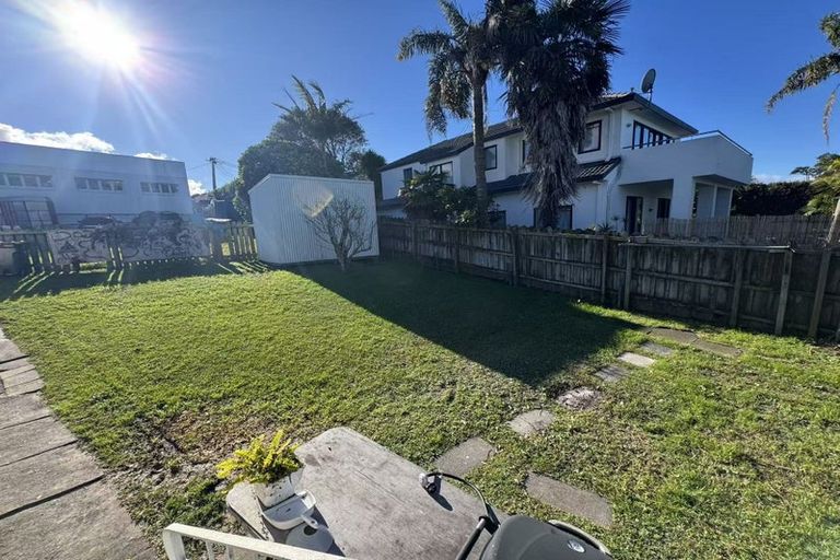 Photo of property in 959a Beach Road, Torbay, Auckland, 0630