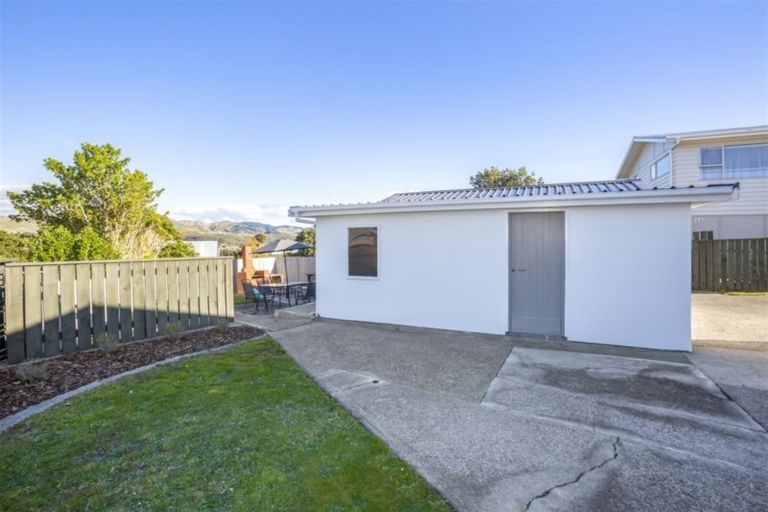 Photo of property in 3 Toporoa View, Ascot Park, Porirua, 5024