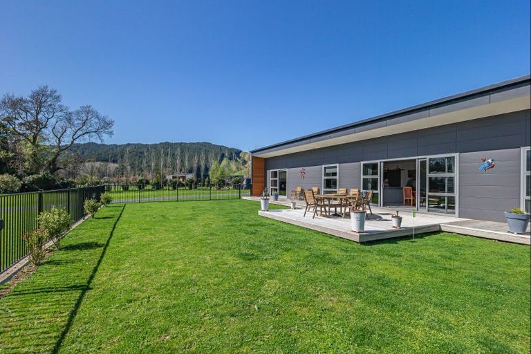 Photo of property in 116 Gladstone Road, Levin, 5571