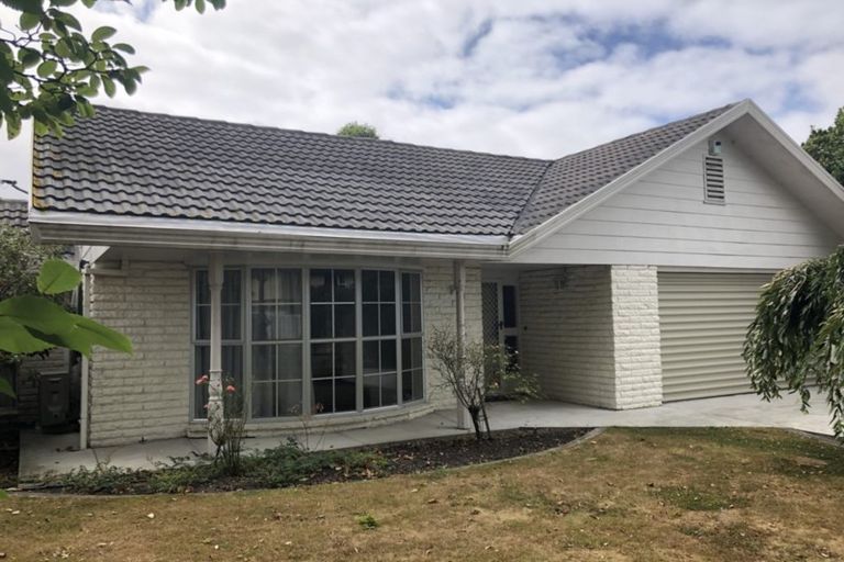 Photo of property in 17 Witbrock Crescent, Burnside, Christchurch, 8053