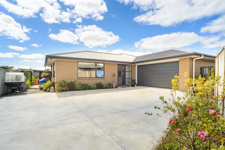 Photo of property in 43a Abraham Crescent, Milson, Palmerston North, 4414