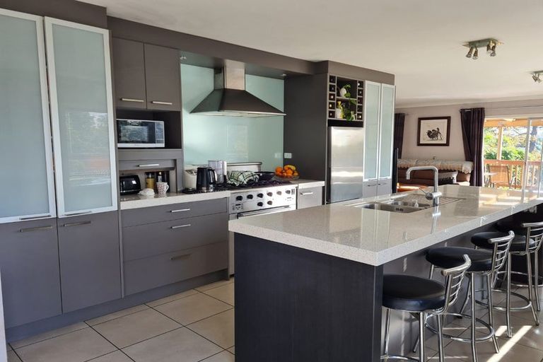 Photo of property in 1/103 Carlisle Road, Torbay, Auckland, 0632