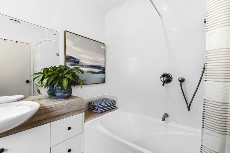 Photo of property in 18a Russell Drive, Oakura, 4314