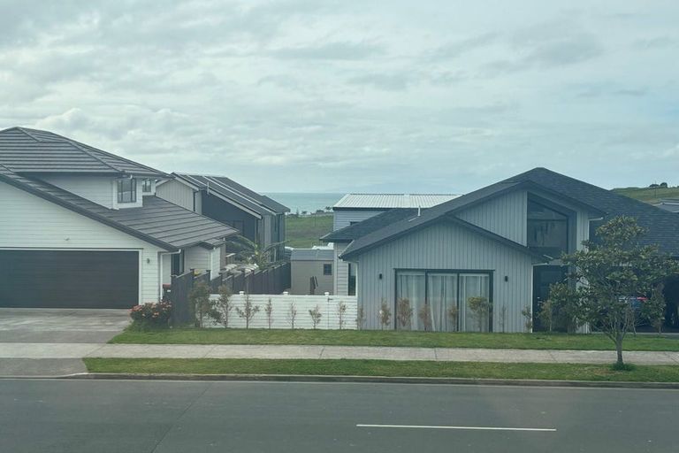 Photo of property in 53 Sunnyheights Road, Orewa, 0931