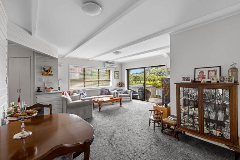 Photo of property in 6 Waiwera Road, Waiwera, Orewa, 0994