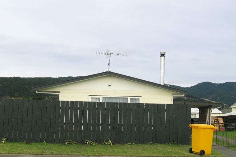 Photo of property in 10 Spackman Crescent, Paraparaumu, 5032
