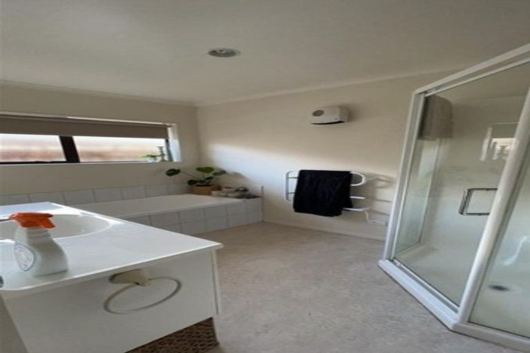 Photo of property in 14 Gandalf Crescent, Paraparaumu, 5032