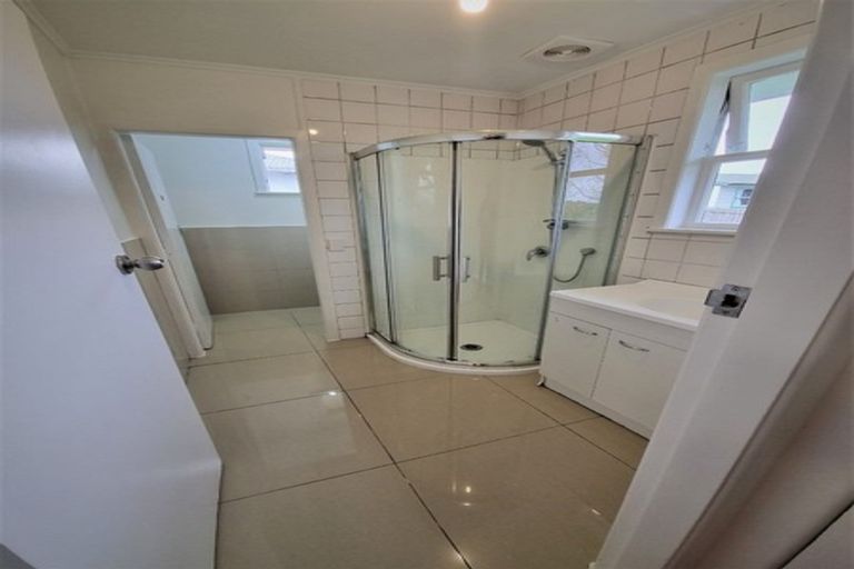 Photo of property in 12 Tracey Terrace, Te Atatu South, Auckland, 0602