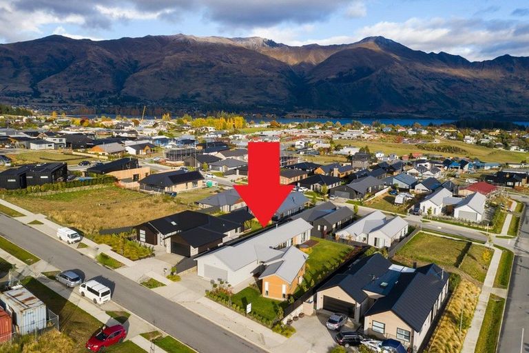 Photo of property in 8 The Heights Avenue, Wanaka, 9305