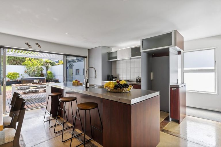 Photo of property in 1/67 Gulf View Road, Murrays Bay, Auckland, 0630