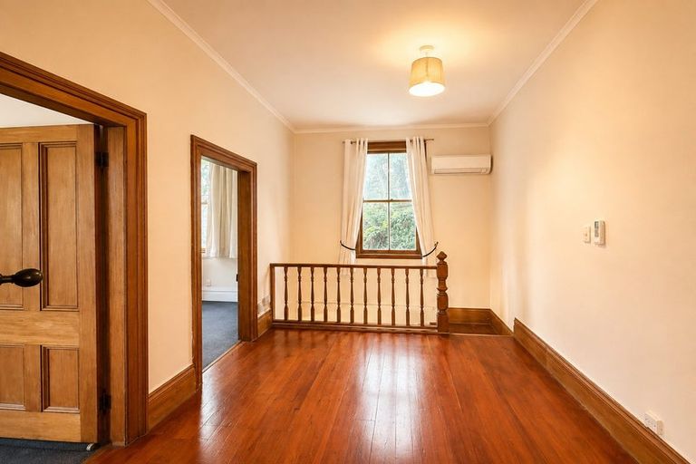 Photo of property in 143 Wadestown Road, Wadestown, Wellington, 6012