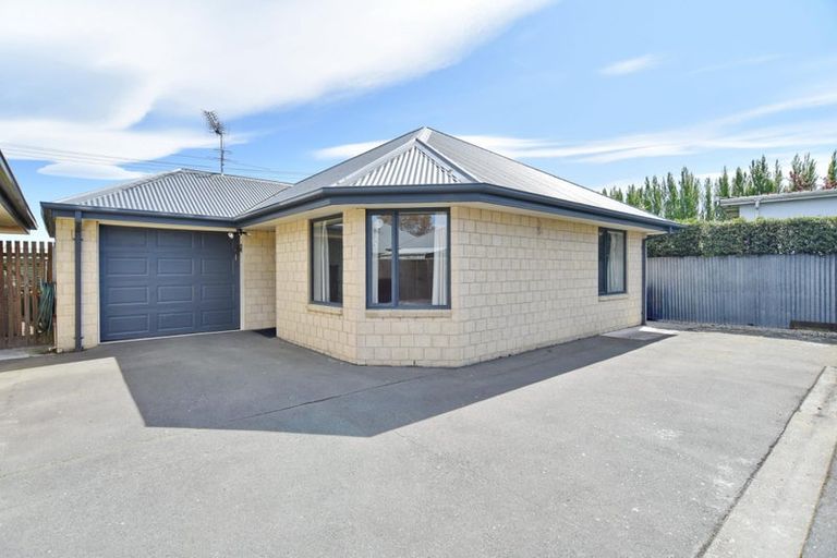 Photo of property in 26c Sawyers Arms Road, Northcote, Christchurch, 8052
