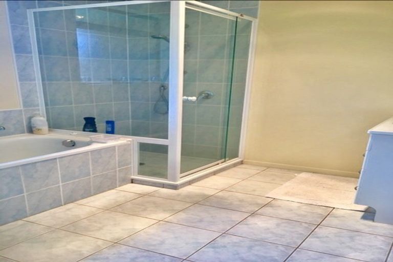 Photo of property in 18 Caltra Place, East Tamaki, Auckland, 2016