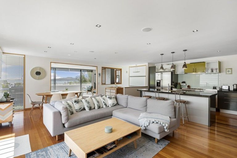 Photo of property in 2/55 Parr Terrace, Castor Bay, Auckland, 0620