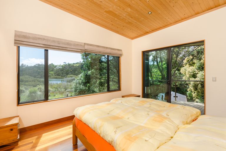 Photo of property in 106 Kemp Road, Massey, Auckland, 0614