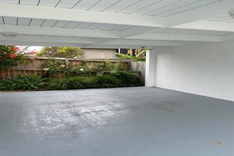 Photo of property in 3 Mirwill Road, Rothesay Bay, Auckland, 0630