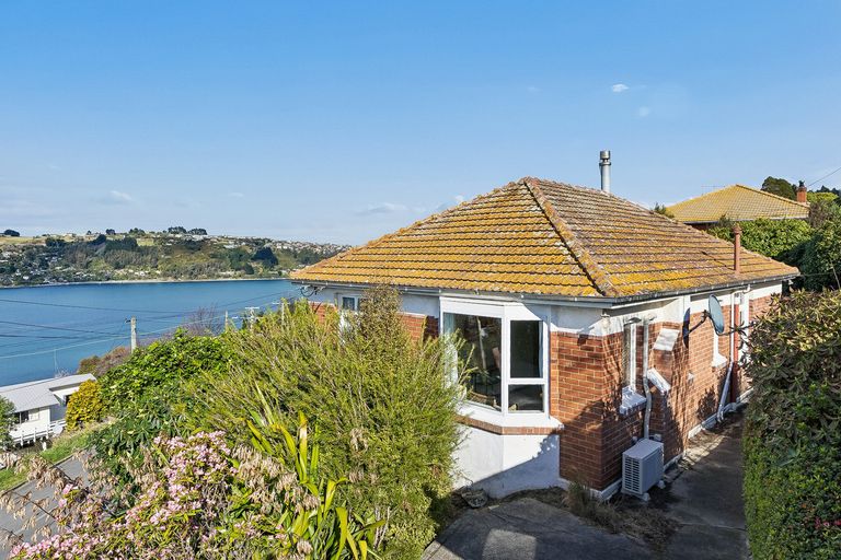 Photo of property in 17 Junction Road, Ravensbourne, Dunedin, 9022