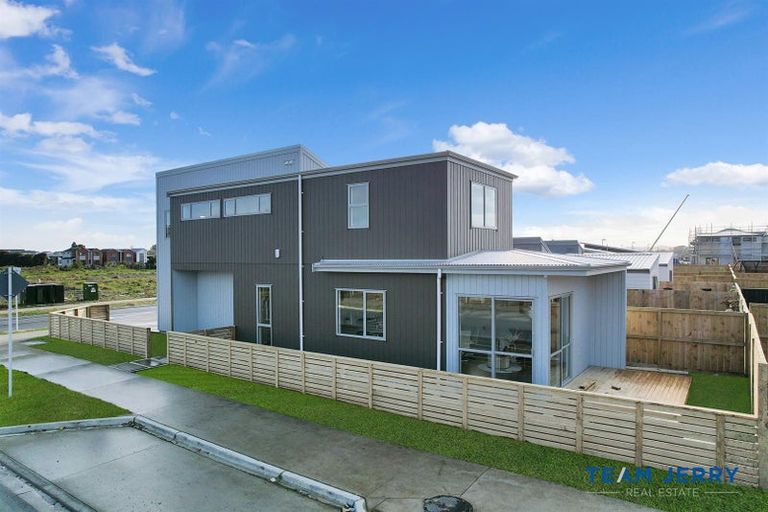 Photo of property in 67 Whare Kauri Road, Papakura, 2110
