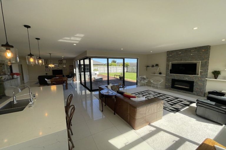 Photo of property in 5 Wentworth Lane, Waiwhakaiho, New Plymouth, 4312