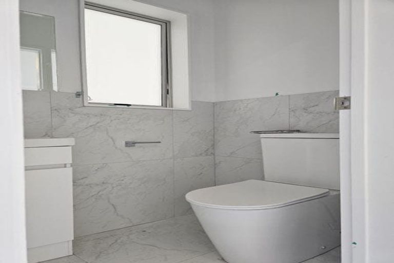 Photo of property in 12b Minaret Drive, Bucklands Beach, Auckland, 2014