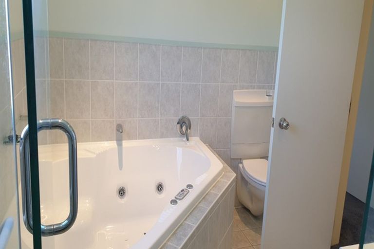 Photo of property in 9 Ridvan Grove, Ngaio, Wellington, 6035