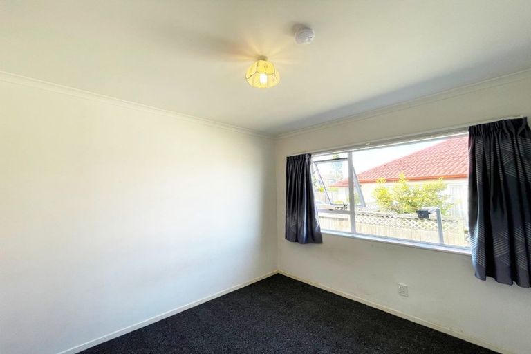 Photo of property in 33 Palmcrest Grove, Highland Park, Auckland, 2010