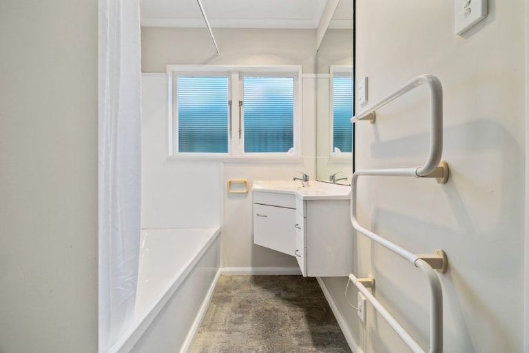 Photo of property in 75 Pahiatua Street, Hokowhitu, Palmerston North, 4410