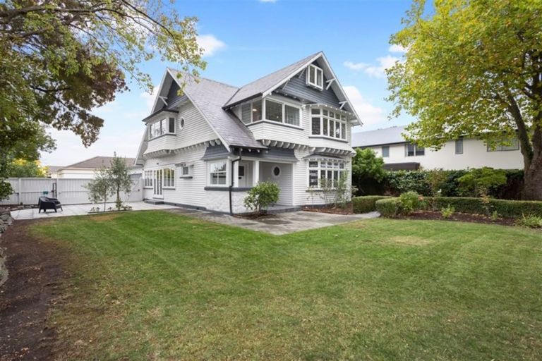 Photo of property in 32 Hawkesbury Avenue, St Albans, Christchurch, 8014