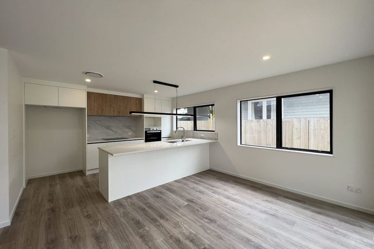 Photo of property in 30b Durham Street, Te Atatu Peninsula, Auckland, 0610