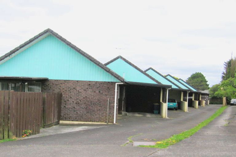 Photo of property in 4/68 Clayburn Road, Glen Eden, Auckland, 0602