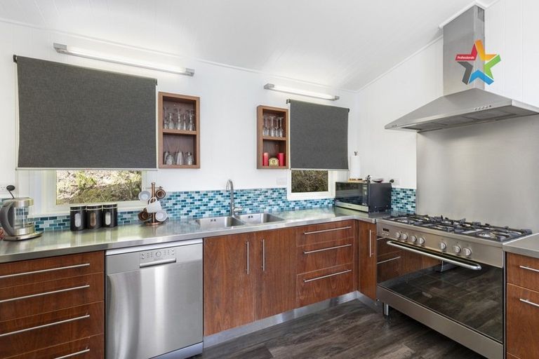 Photo of property in 32 Ngahere Street, Stokes Valley, Lower Hutt, 5019