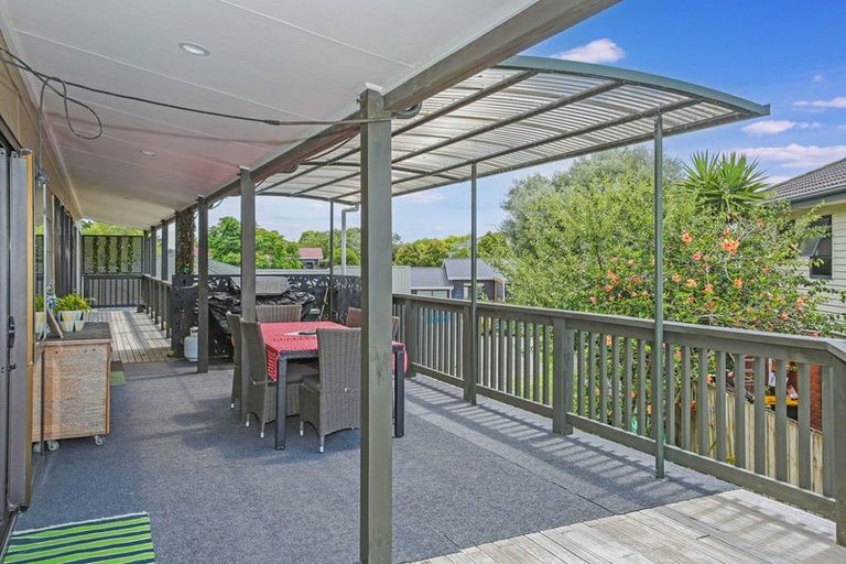 Photo of property in 11 Millen Place, Clarks Beach, 2122