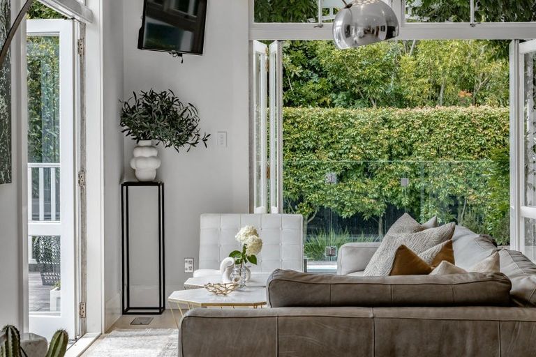 Photo of property in 60 Maungakiekie Avenue, Greenlane, Auckland, 1051