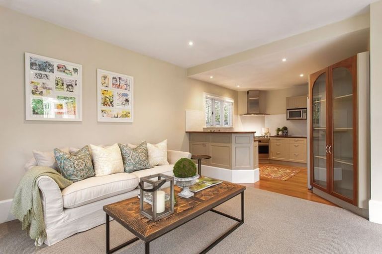 Photo of property in 106 Fendalton Road, Fendalton, Christchurch, 8014