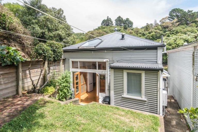 Photo of property in 2 Adams Terrace, Aro Valley, Wellington, 6021