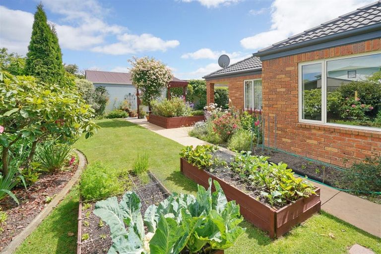 Photo of property in 9 Gibbs Drive, Woodend, 7610