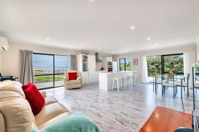 Photo of property in 41 Omana Avenue, Shelly Beach, Helensville, 0874