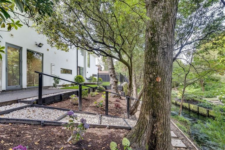 Photo of property in 62a Straven Road, Fendalton, Christchurch, 8014