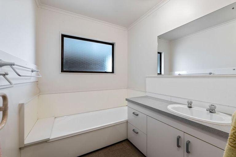 Photo of property in 4 Ruskin Place, Westown, New Plymouth, 4310