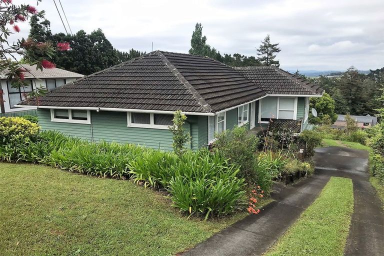 Photo of property in 1022 East Coast Road, Fairview Heights, Auckland, 0630