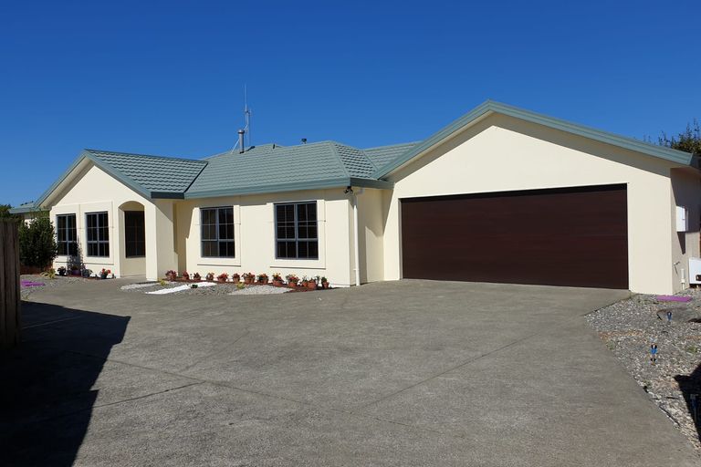 Photo of property in 42 Logan Way, Kelvin Grove, Palmerston North, 4414