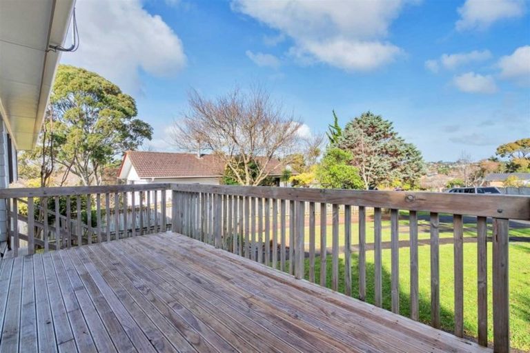 Photo of property in 15 Peterhouse Place, West Harbour, Auckland, 0618