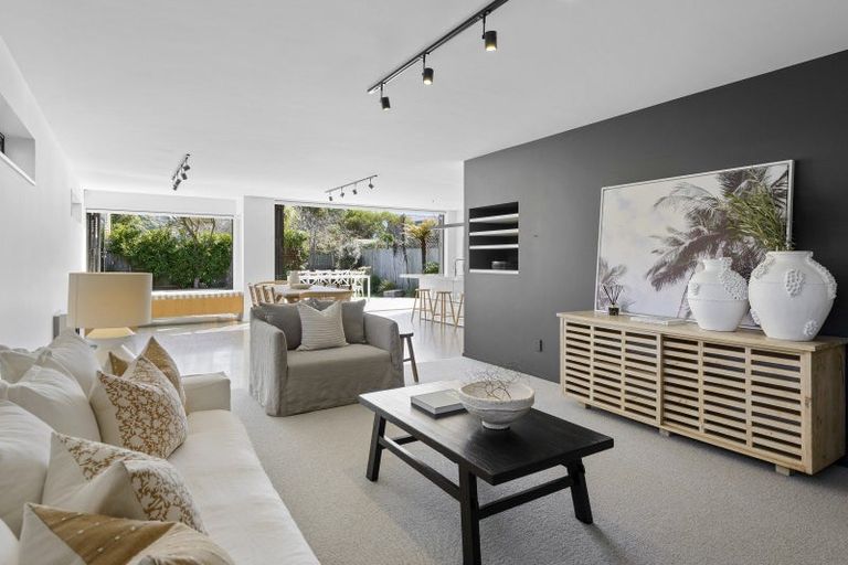 Photo of property in 14 Hardwicke Street, Sumner, Christchurch, 8081