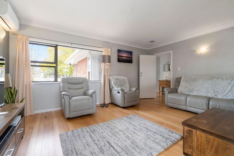 Photo of property in 18 Brandon Road, Glen Eden, Auckland, 0602