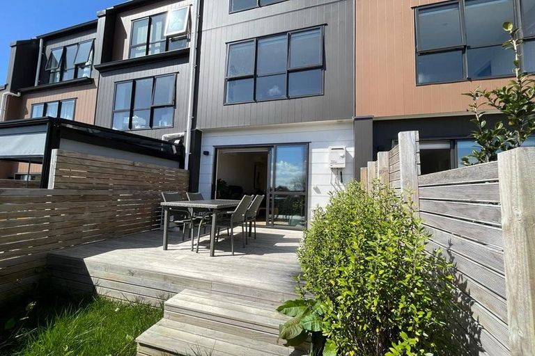 Photo of property in 4/60 Highland Drive, Highland Park, Auckland, 2010