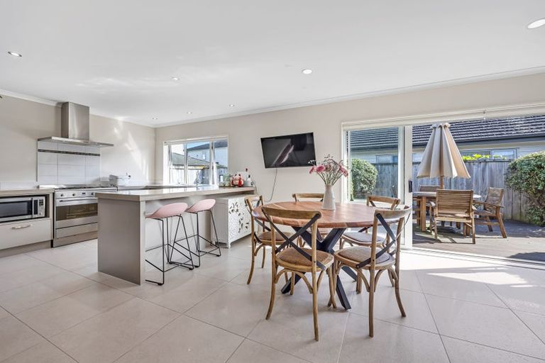 Photo of property in 10 Reno Way, Flat Bush, Auckland, 2016