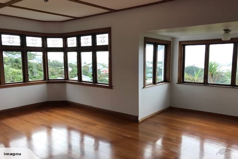 Photo of property in 11 Highbury Crescent, Highbury, Wellington, 6012